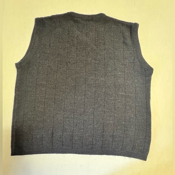 Van Heusen XLarge Sweater Vest - Picture 2 of 5